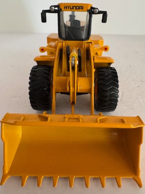 1:40 Hyundai HL770 Wheel Loader Diecast Model By Clover