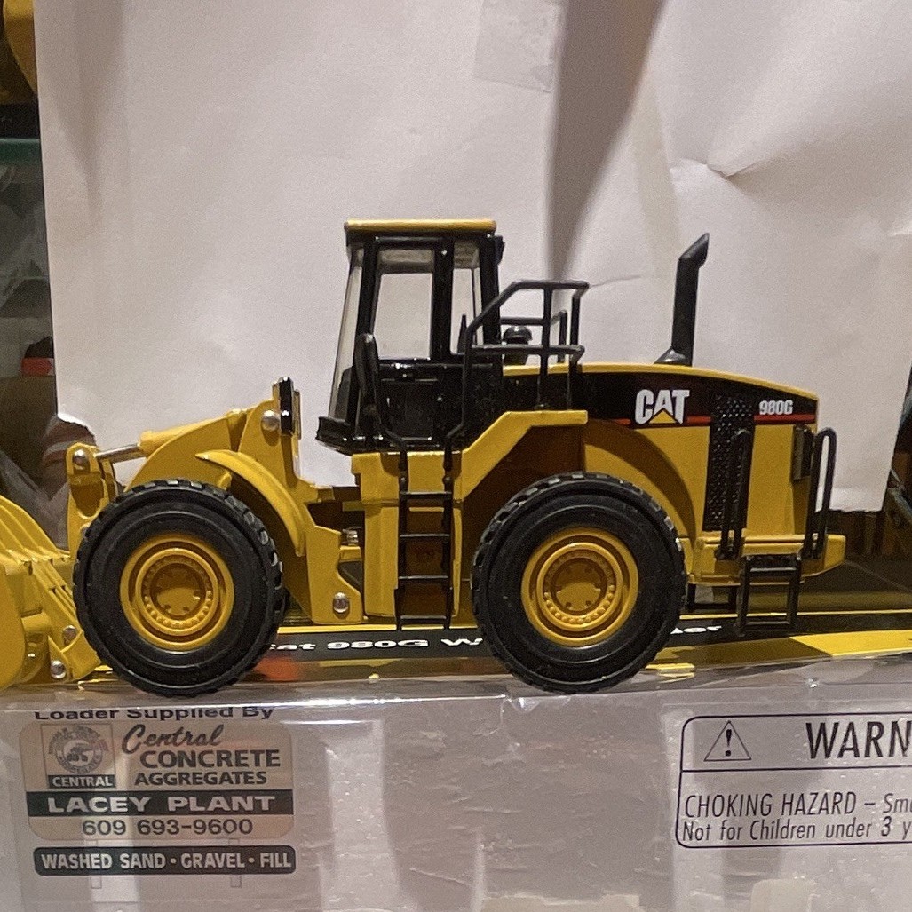 Norscot CAT 980G Wheel Loader Diecast Construction Model 1:50 Yellow Black