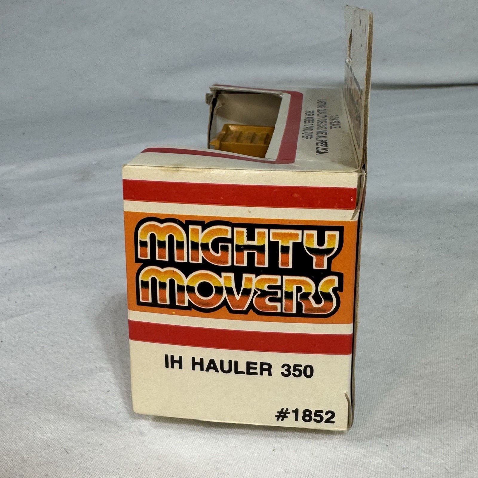 NEW Vintage ERTL MIGHTY MOVERS 1/64 SCALE International IH HAULER 350 #1852 NIB