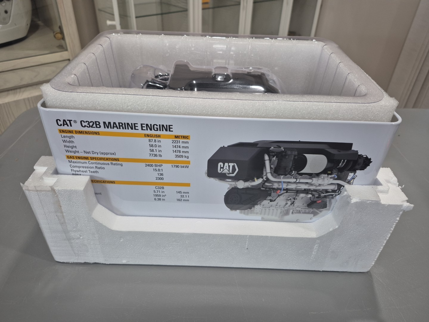 Diecast Masters 1/12 CAT C32B Marine Engine, High Line Series 85707