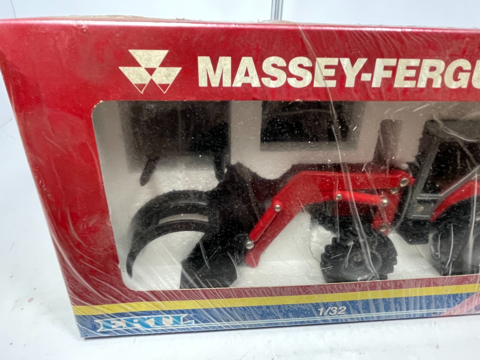 ERTL Massey Ferguson 3050 Diecast Tractor 1/32 Figure Mint in Box