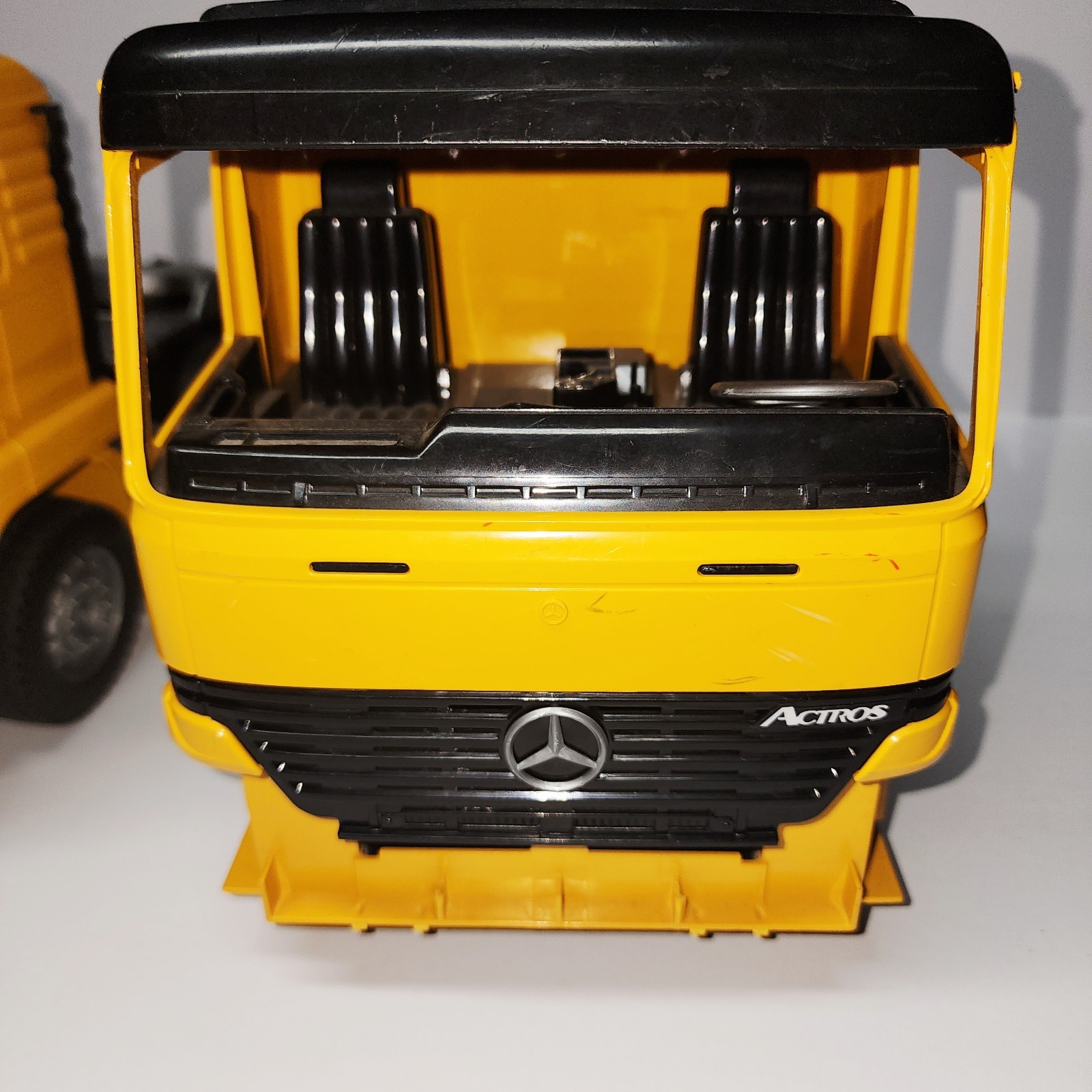 Bruder 1:16 Scale Construction Truck Lot (2) MAN TGA & Mercedes-Benz Actros VTG