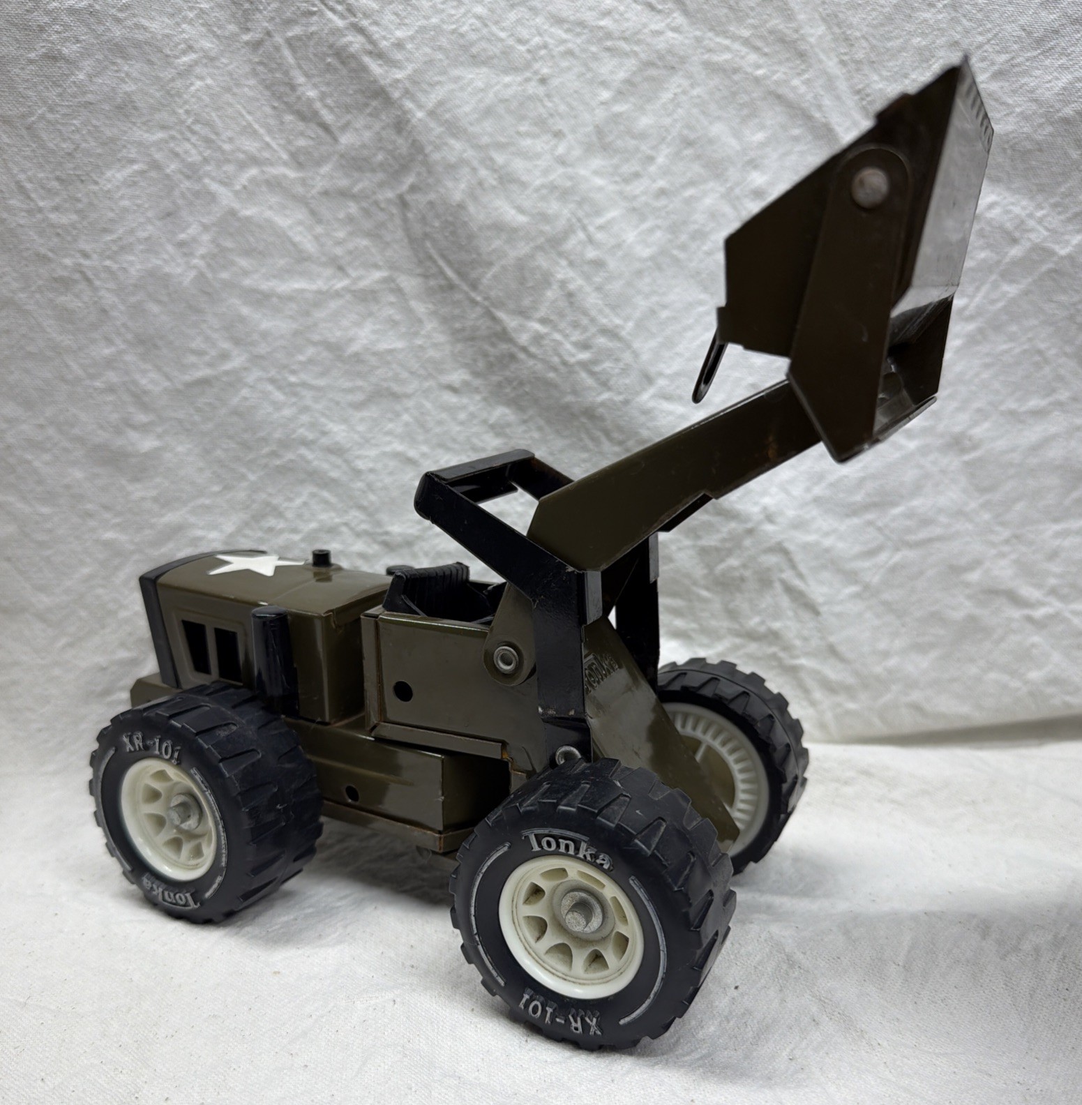 Vintage 1970&rsquo;s Tonka Pressed Steel Metal US Army Front End Loader XR-101 Tires
