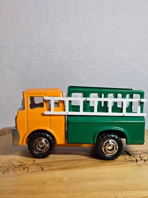 Vintage original 1971 Louis Marx Co. Stake Bed utility truck with ladder