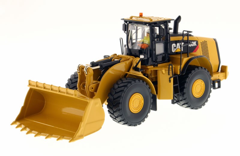 DIECAST MASTERS – CATERPILLAR 980K Wheel Loader for Rock with Ope…