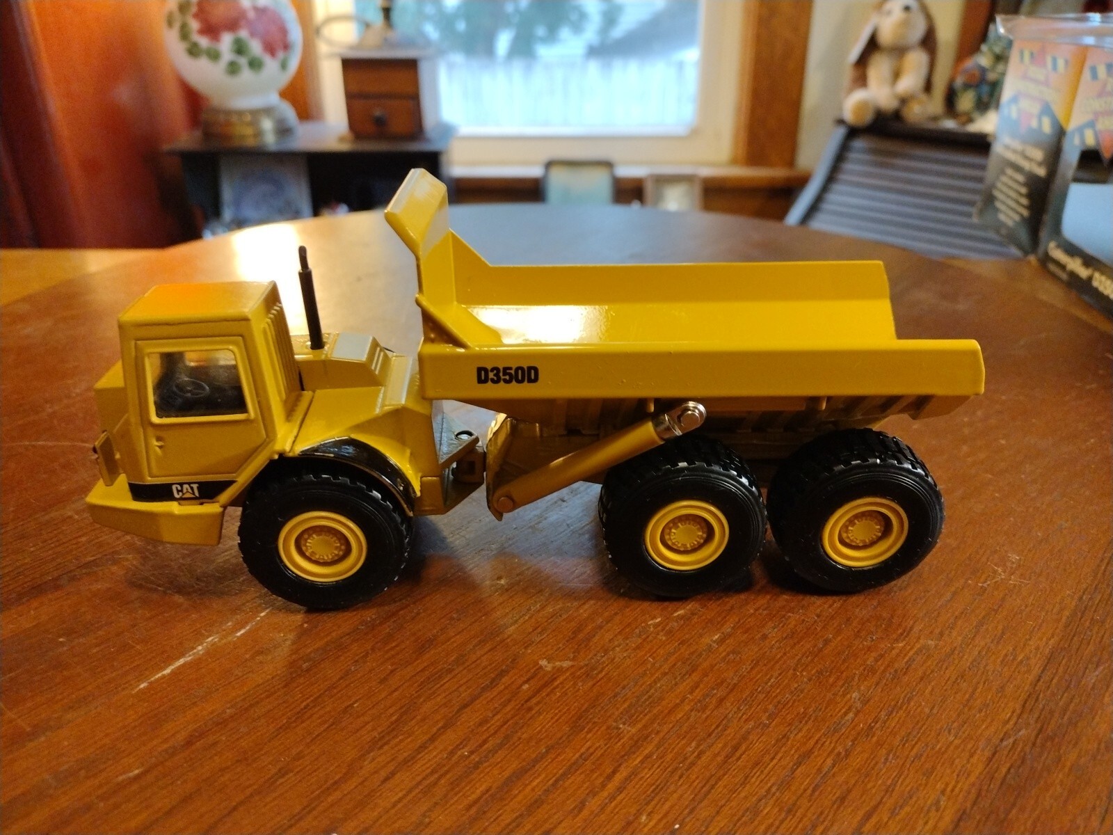 Vintage ERTL 1:50 Scale Caterpillar D350D Articulated Dump Truck In Box