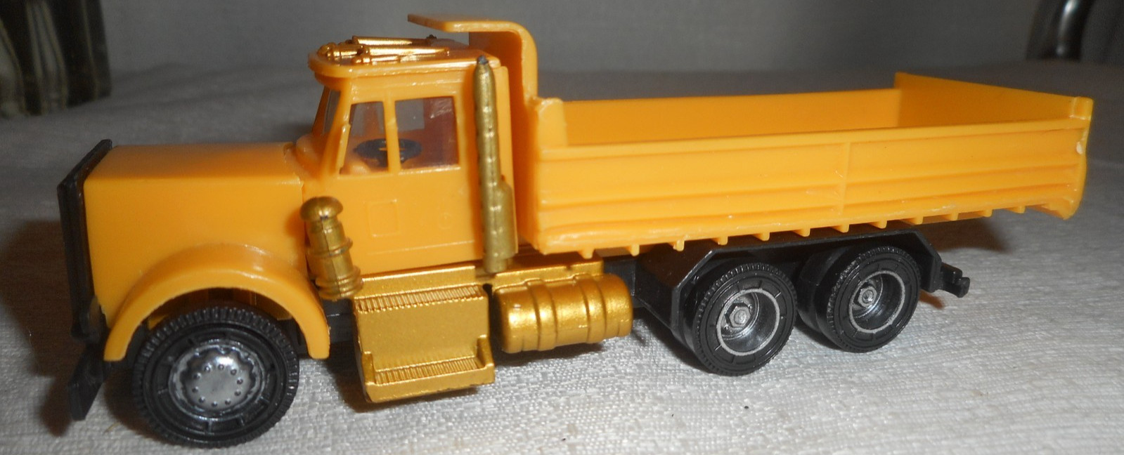 ERTL John Deere Articulated Dump Truck 5.5&Prime; Long 1/64 Scale Diecast Plastic READ
