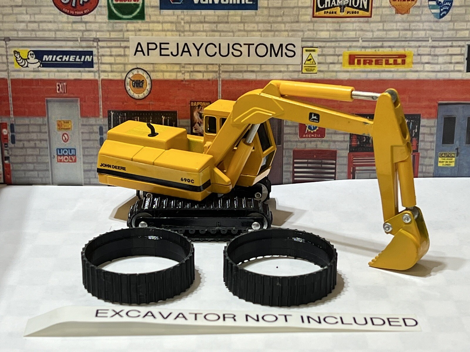 ERTL Diecast John Deere 690LC Excavator Equipment 1/64 (TRACKS ONLY)