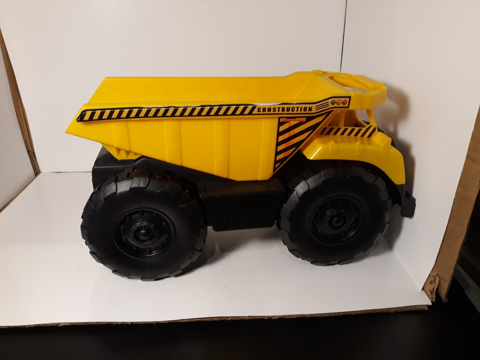 Toy Dump Truck – Unbranded – Battery Powered Sound