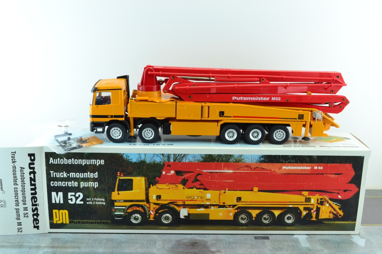 Conrad 40135 Mercedes Putzmeister M52 Concrete Pump Truck Diecast Metal 1/50
