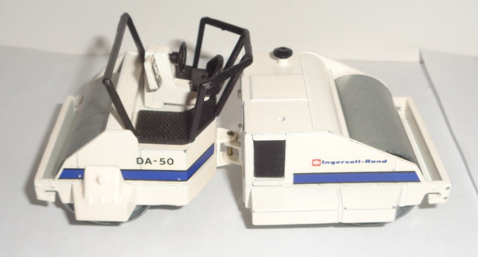 NZG #203 1/50 Ingersoll-Rand DA50 Vibratory Asphalt Roller Compactor – Boxed