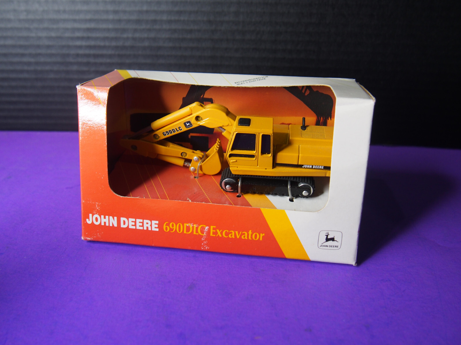 1/64 John Deere 690DLC Excavator