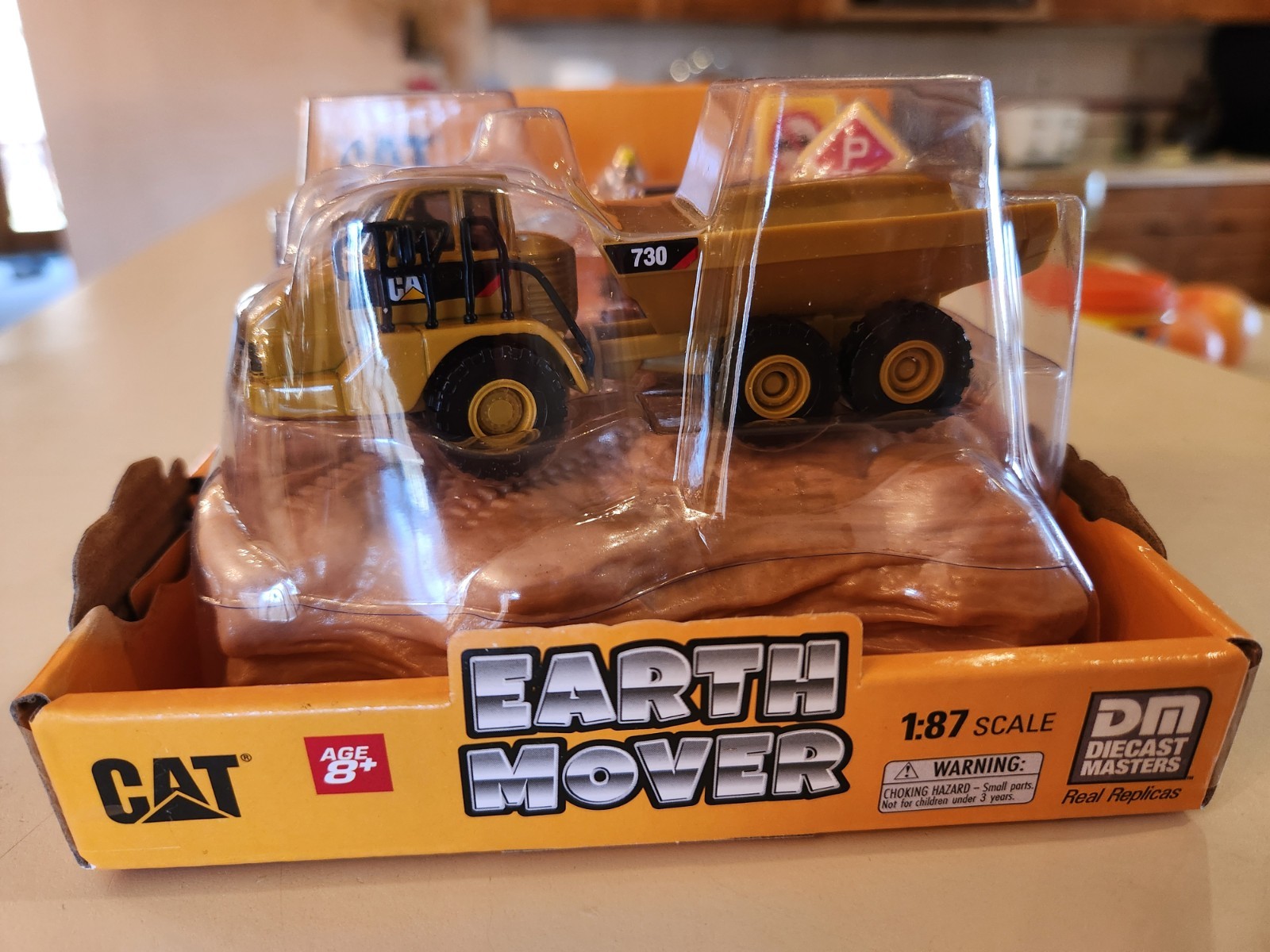 Diecast Masters 1:87 (HO) CAT 950G Wheel Loader
