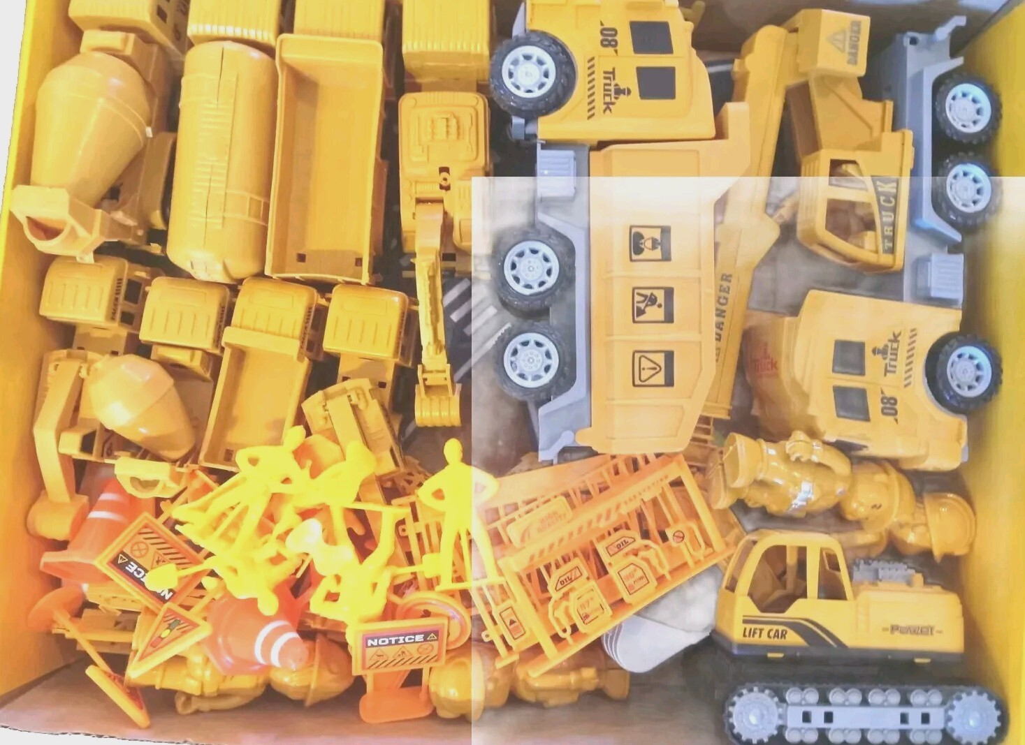 Construction Vehicles Toy Trucks w/Play Mat 38 Pieces Inc 11 Trucks Original Box