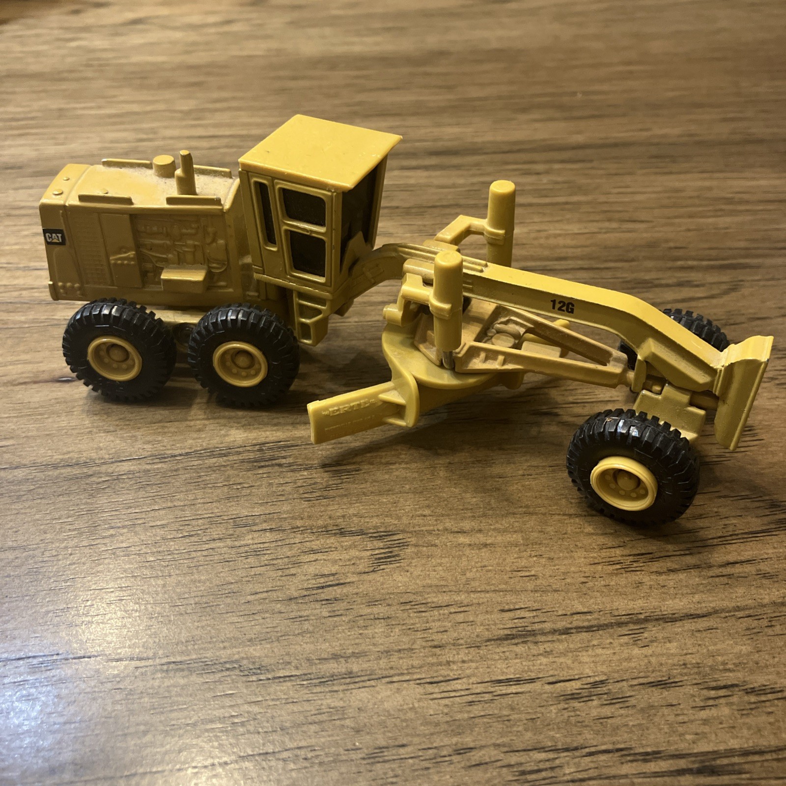 ERTL Diecast Caterpillar CAT 12G Motor Grader Scraper Articulated 1/64