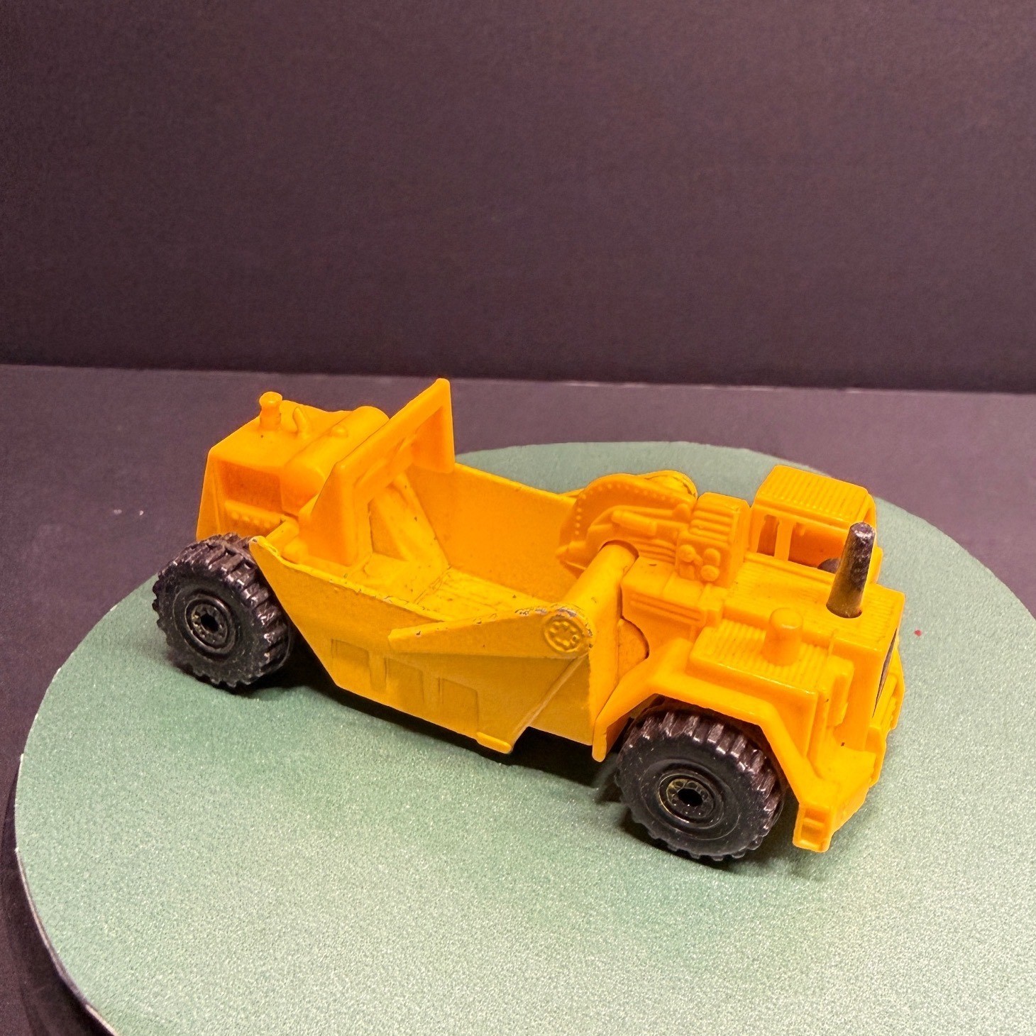 Vintage 1986 Hot Wheels Earth Mover Yellow Scraper Diecast Construction Vehicle
