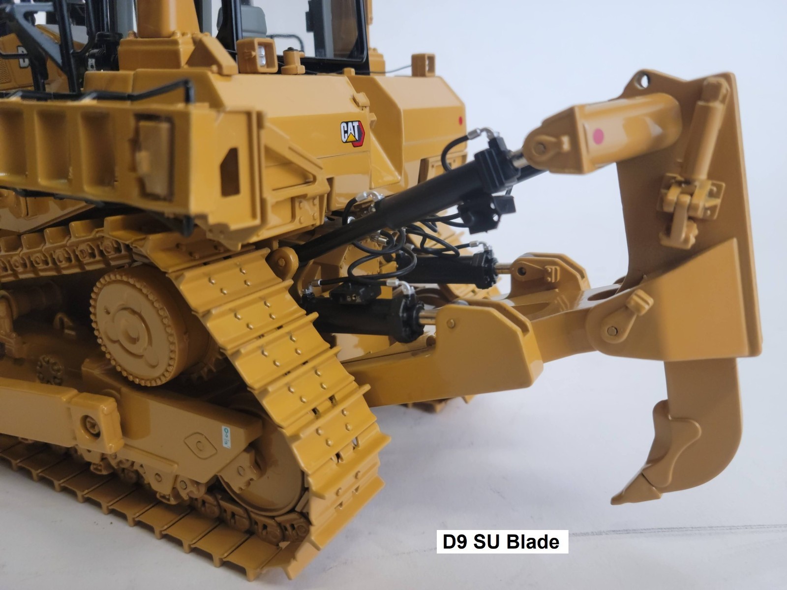 CCM CAT D9 Dozer SU Blade – Single Shank Ripper – Diecast 1/24 – NIB 2022