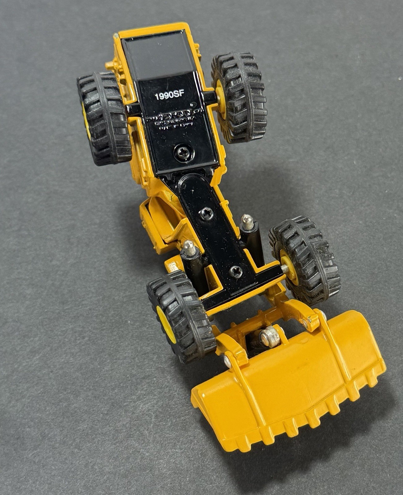 ERTL Wheel Loader 560 – No. 1850 International Harvester Mighty Movers Die Cast