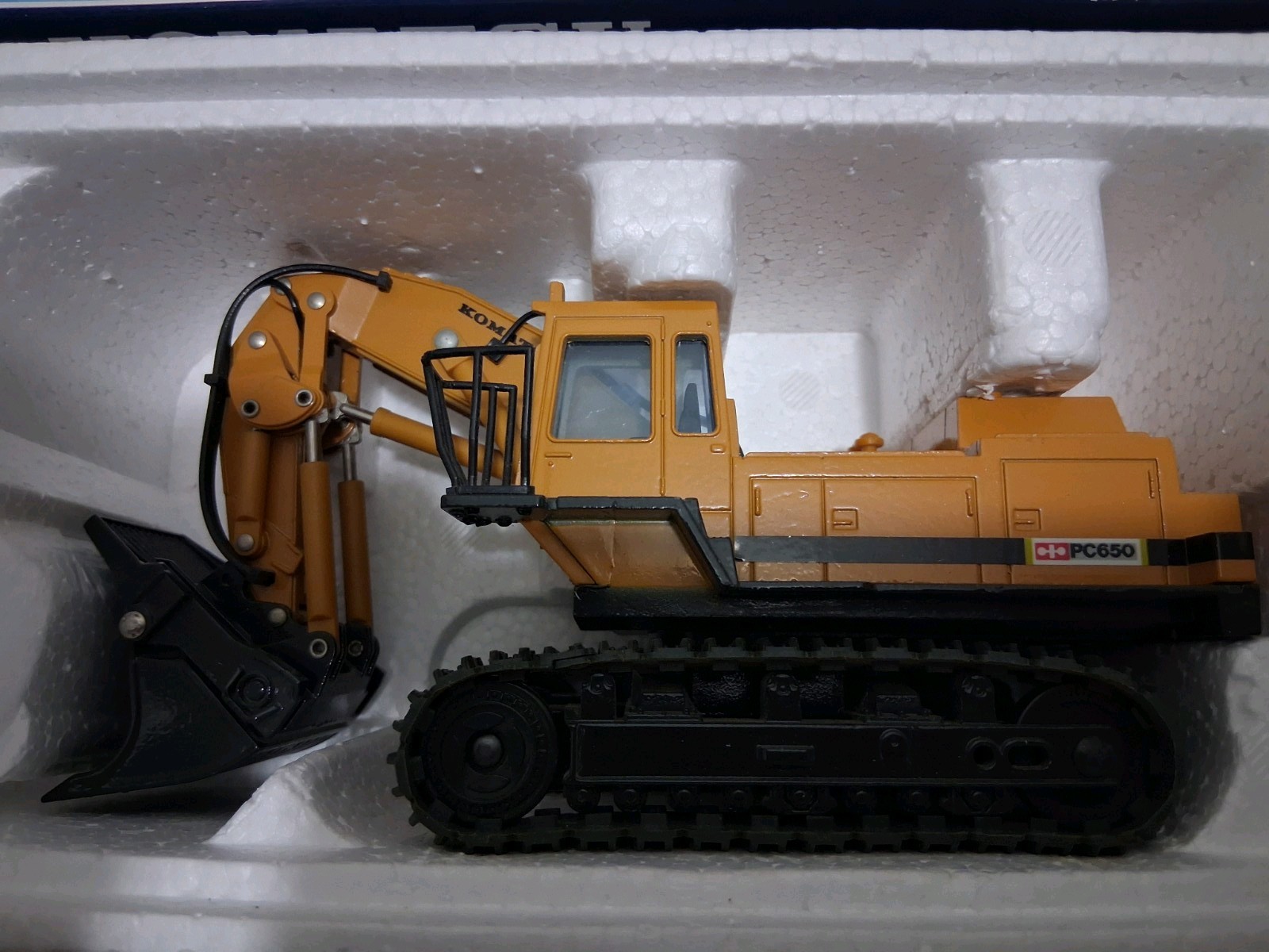 SHINSEI 614 Komatsu PC650 Loading Shovel Die-Cast 1:50 Scale With Original Box