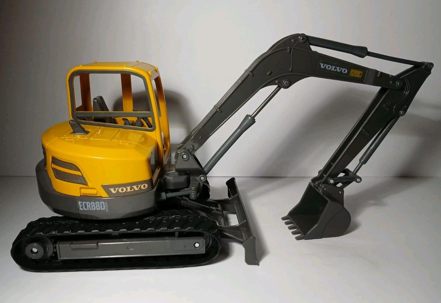 NEWRAY Volvo ECR88D Toy Excavator 1/18 Scale New Ray Loose Detailed Replica GUC
