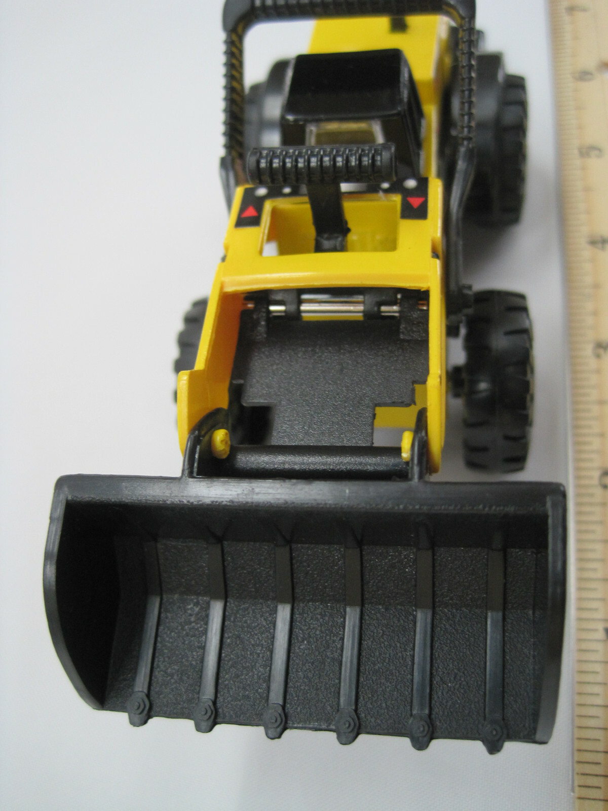 Maisto 1998 Hasbro Diecast Metal and Plastic Mighty Tonka 728 Front Loader 5.5&Prime;