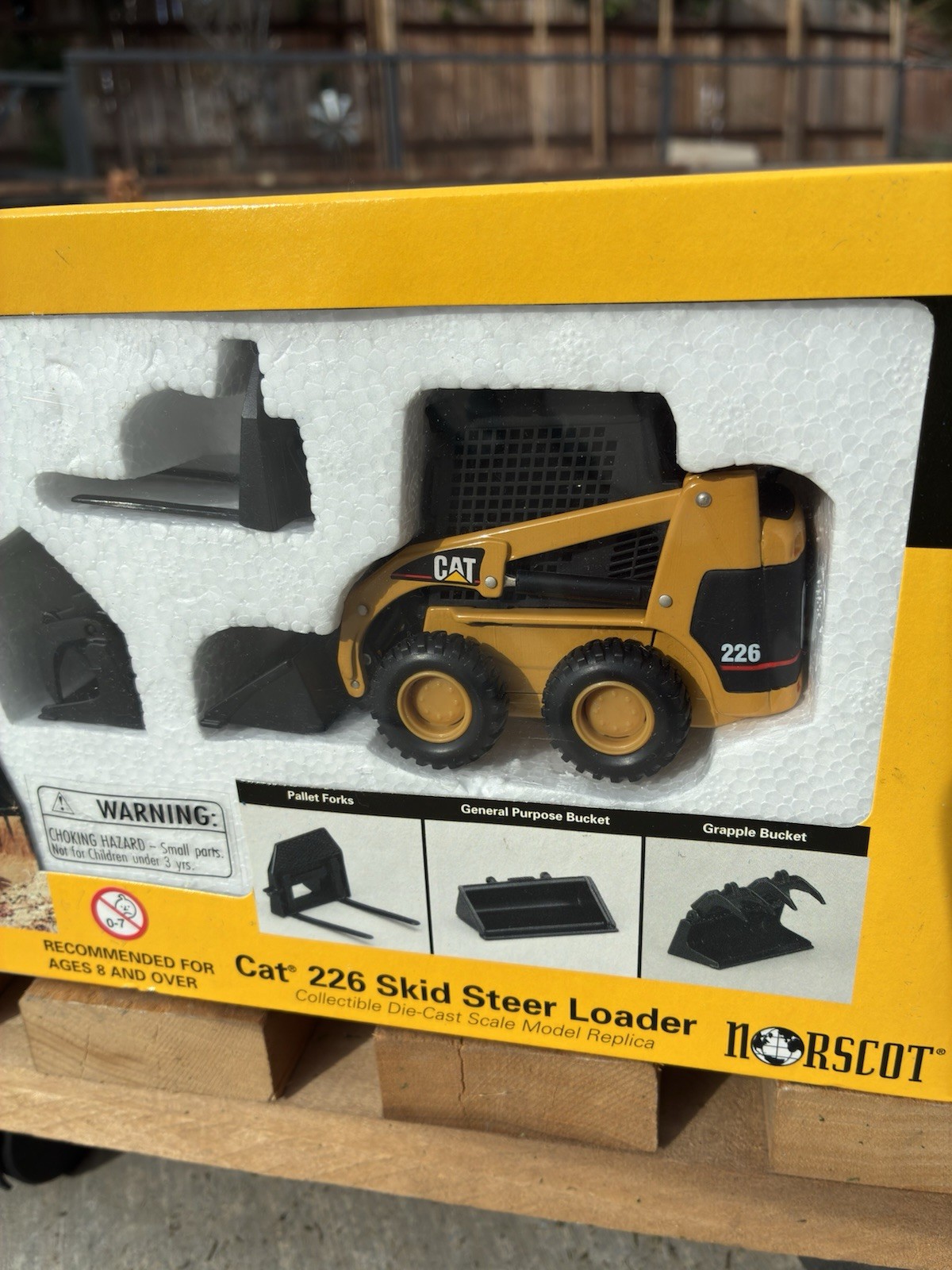 NIB – CAT 226 Skid Steer Loader [1:32 Scale] Norscot (55036) Diecast Metal 1999
