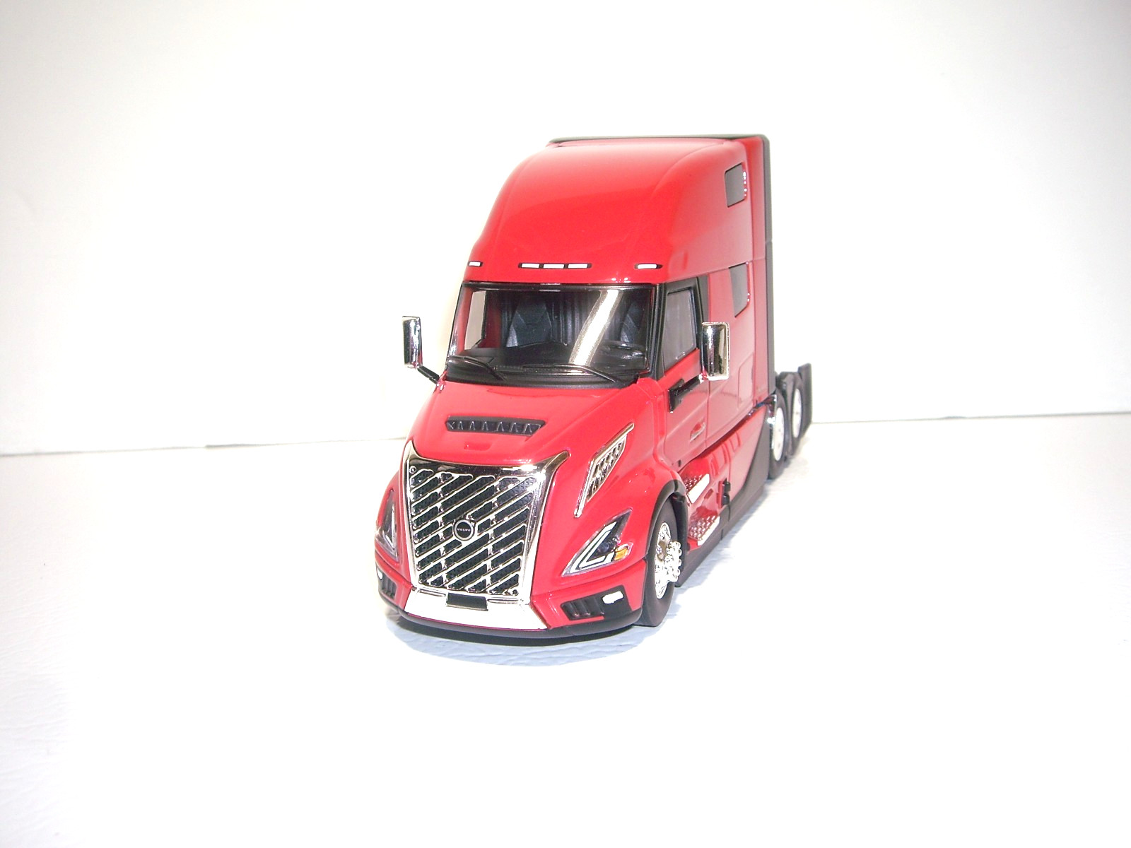 FIRST GEAR 1/50 VOLVO VNL 860 WITH SLEEPER SAME SCALE AS DIECAST MASTERS