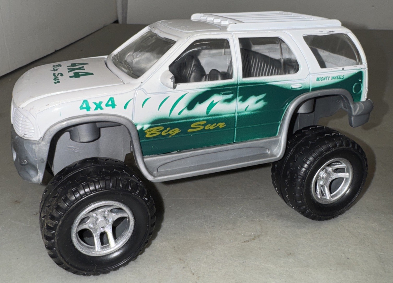 MIGHTY WHEELS « BIG SUR » 4 X 4 SUV, 1998, SOMA 7&Prime;IN LONG