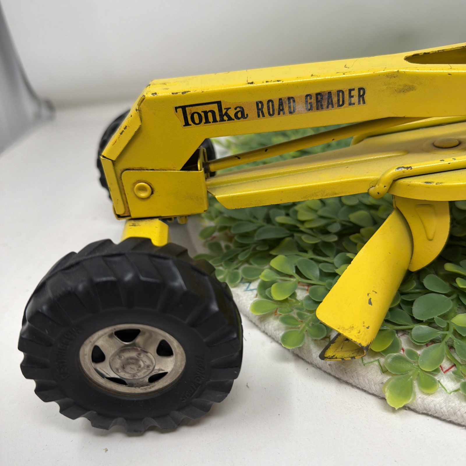 Vintage 1960s Tonka Yellow Road Grader Rolled Pressed Steel 17&Prime;