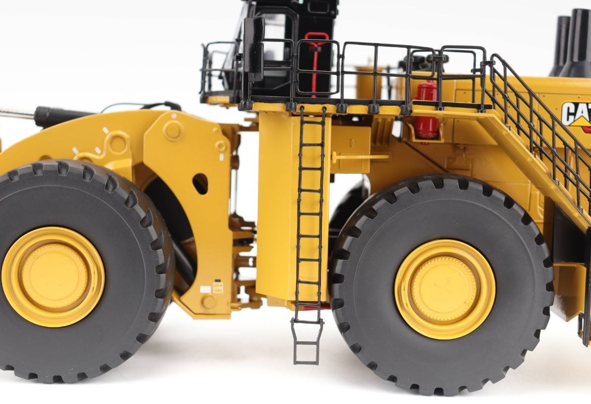 DIECAST MASTERS,CATERPILLAR 995 wheel loader, 1/50, DCM85716