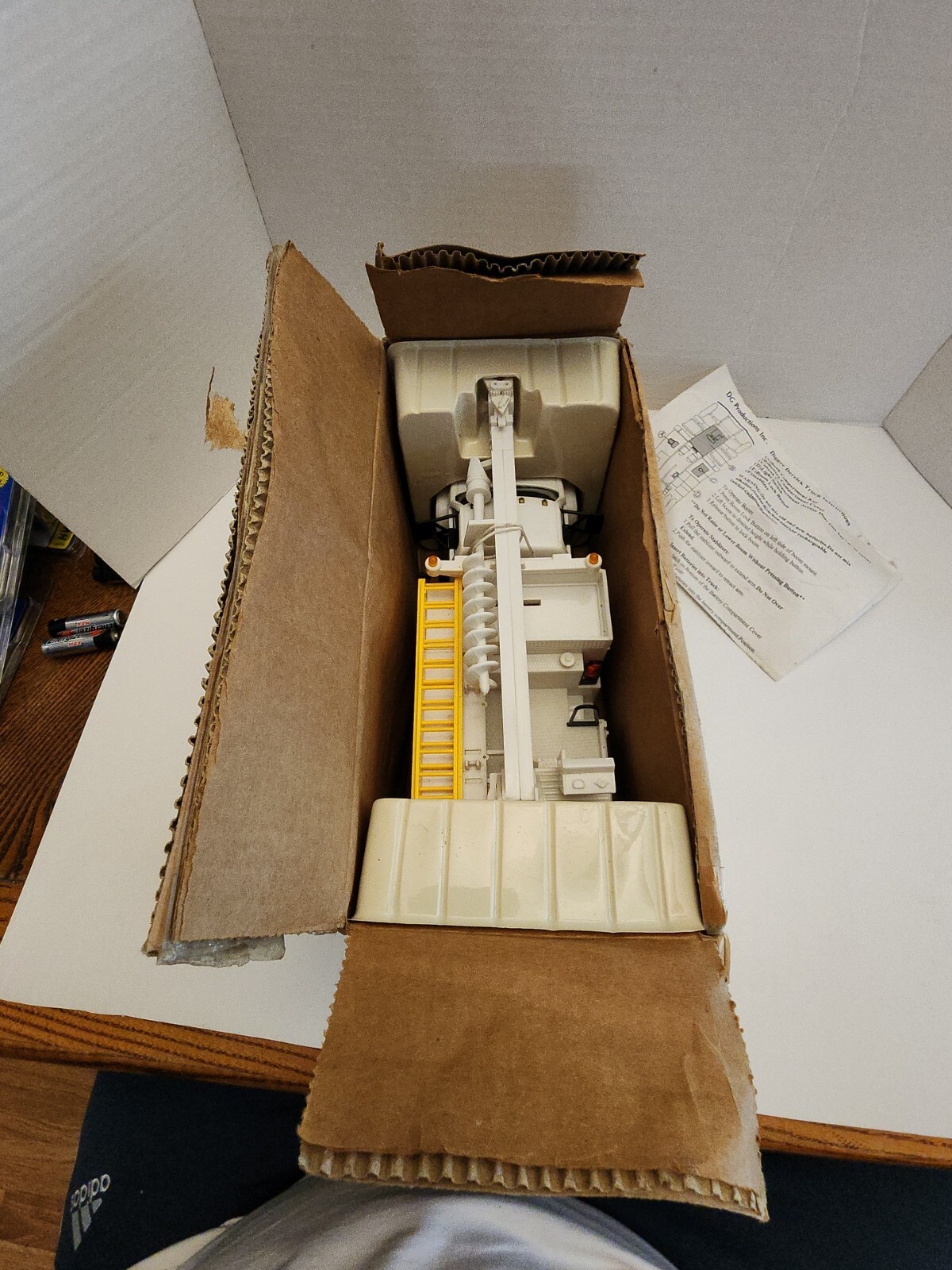 11&Prime; DG PRODUCTIONS-1996-2-1 Portland General Pole Setter Auger Digger Truck