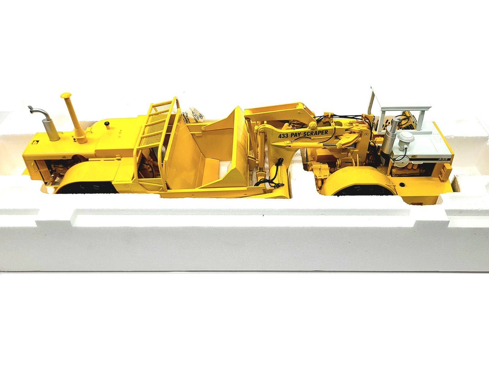 International IH 433 Pay Scraper – Yellow – First Gear 1:25 Scale #70-0180 New