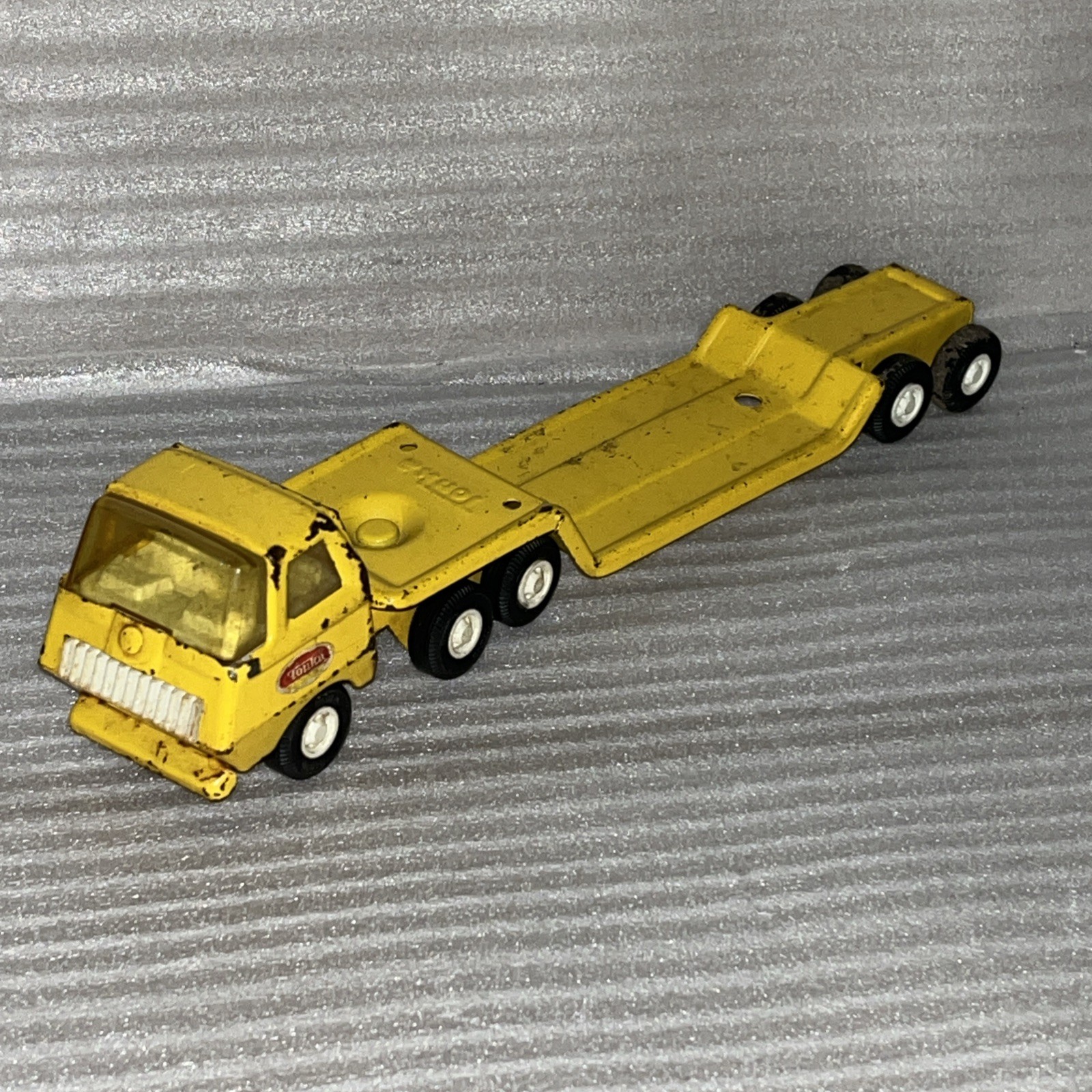 VTG 1970s 4.5&Prime; Tonka Semi Truck Toy w/ Lowboy Trailer 2-Piece Steel Metal