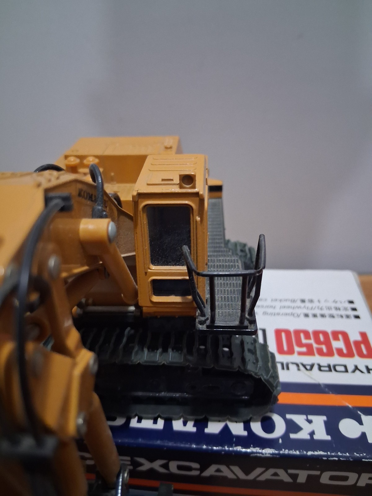 SHINSEI 614 Komatsu PC650 Loading Shovel Die-Cast 1:50 Scale With Original Box