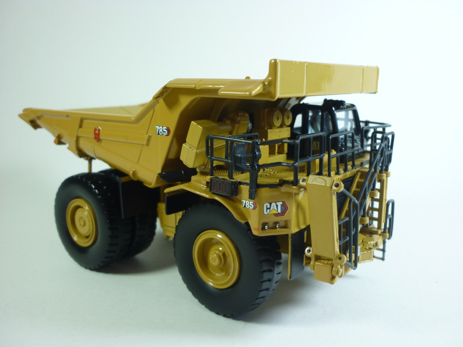 DieCast Masters 1:87 Caterpillar 785 Mining Dumper Die-Cast Metal Model