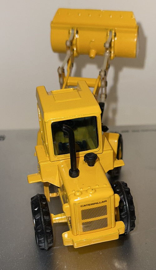 VTG JOAL FRONT END LOADER 920 – 1:50 – No. 214 – Spain mint