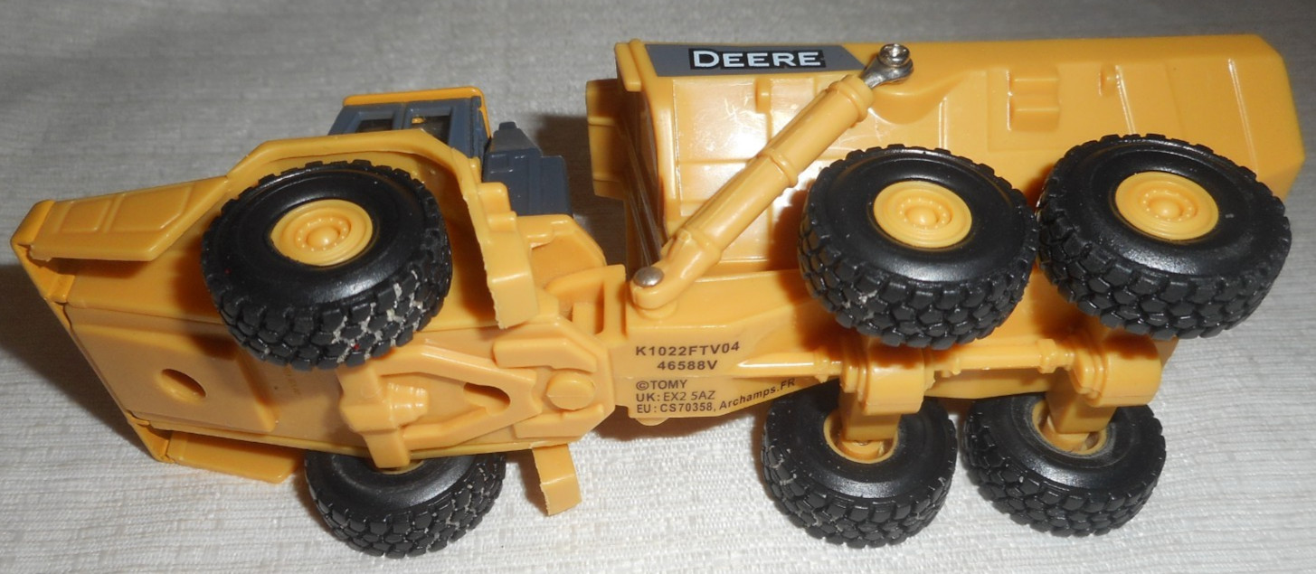ERTL John Deere Articulated Dump Truck 5.5&Prime; Long 1/64 Scale Diecast Plastic READ