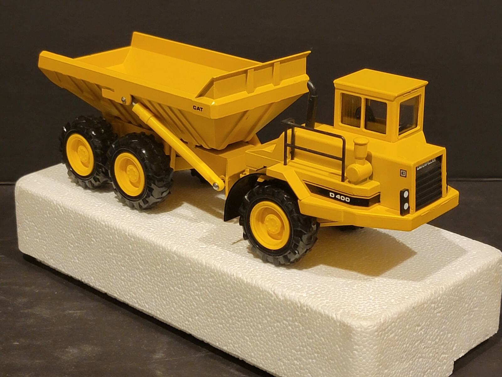 Conrad 2862 1:50 Scale Die-Cast CAT D400 Articulated Dump Truck #2862
