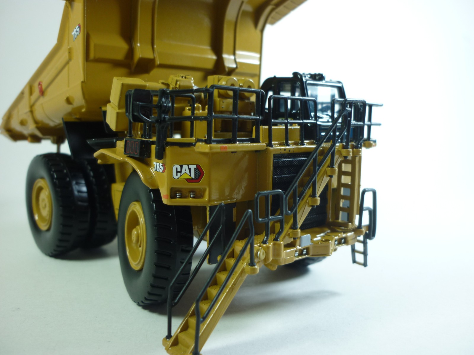 DieCast Masters 1:87 Caterpillar 785 Mining Dumper Die-Cast Metal Model