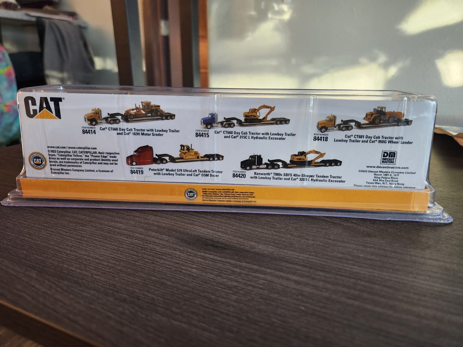 CAT CT660 DAY CAB TRACTOR w/LOWBOY TRAILER & CAT 315C HYDRAULIC EXCAVATOR – 1:87