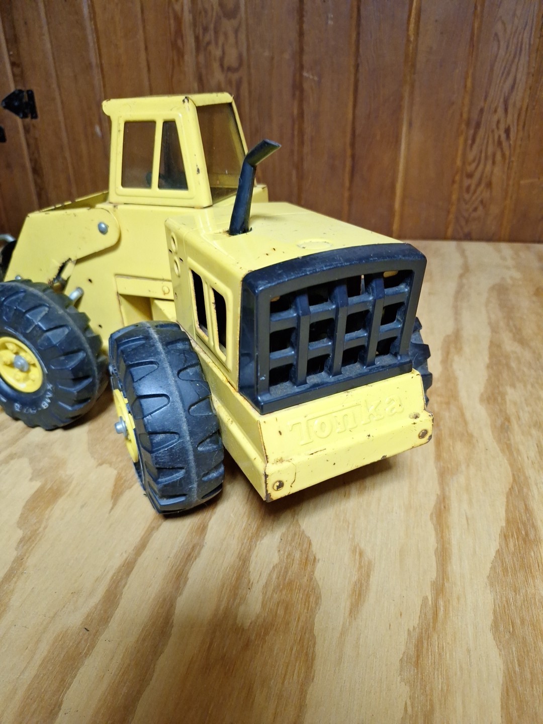 Vintage 1970&rsquo;s Mighty TONKA XMB-975 Pressed Steel Front End Loader Works Great