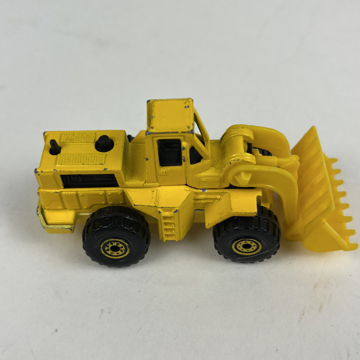 VTG 1979 Hot Wheels Caterpillar Front Loader Construction Yellow 1/64 Malaysia