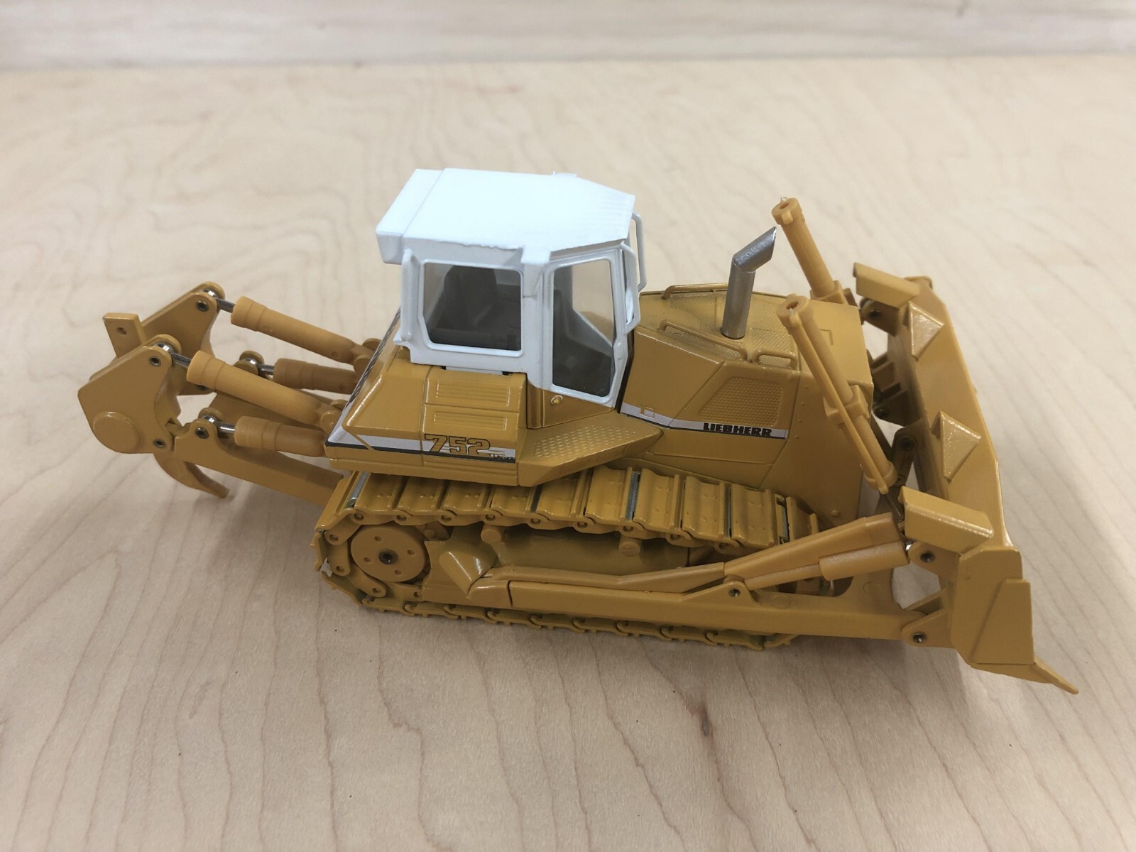 Liebherr PR 752 Litronic 1/50 with Ripper