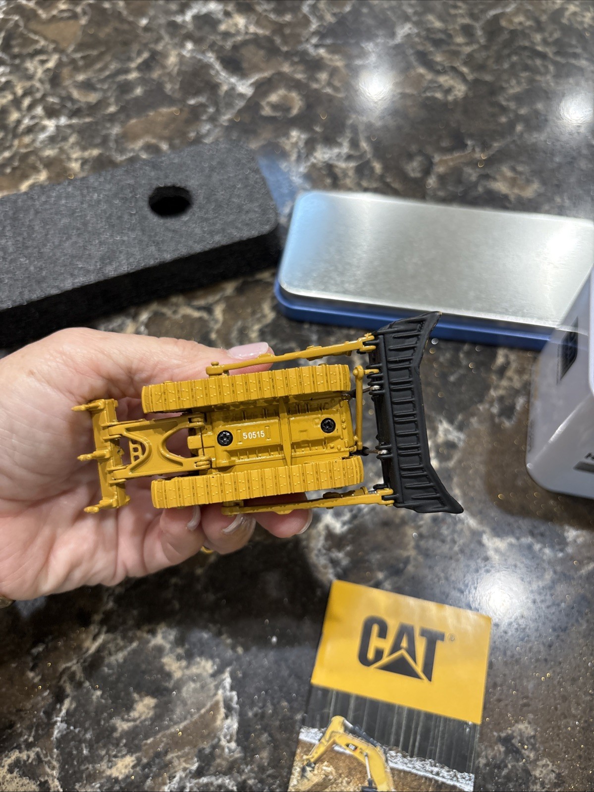 CAT D9T Track- Type Tractor Collectible Diecast Scale Model Replica 85209