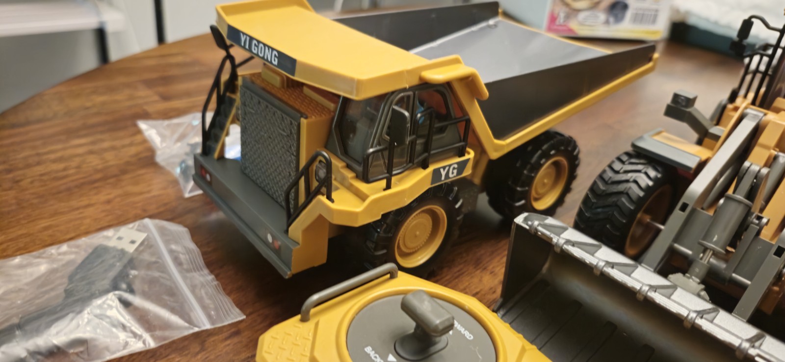 YIGONG 1:24 RC Excavator Set of 4 – Bulldozer / Loader / Dump Truck / Excavator