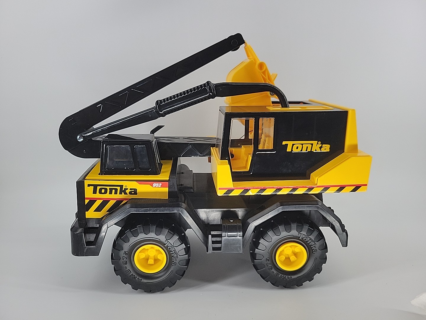 Tonka XMB-975 Mighty Crane Shovel Digger (952) – 2022 Metal Plastic 17&Prime;x 12&Prime;x8&Prime;
