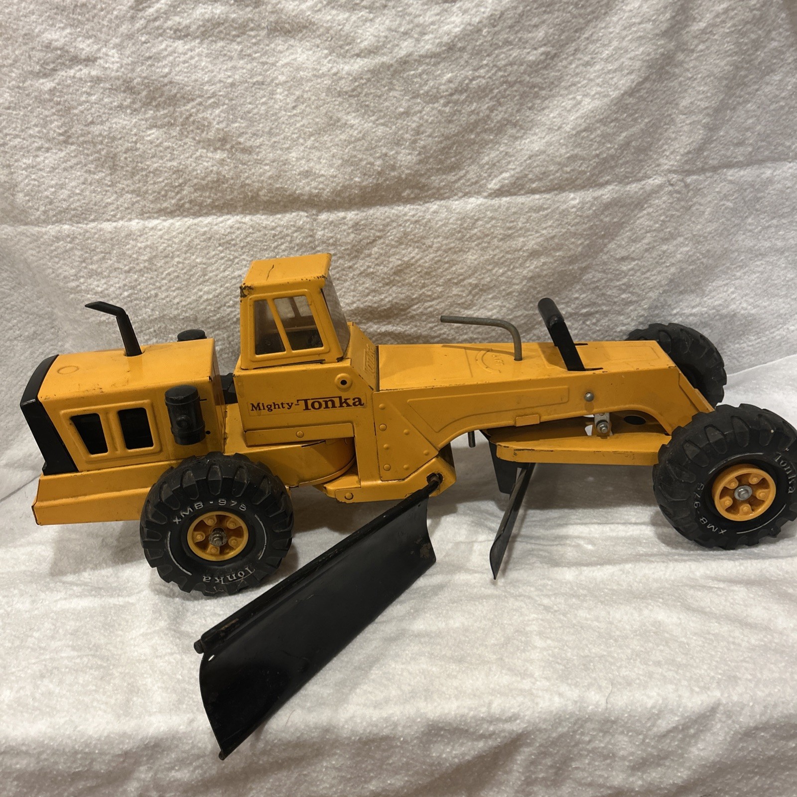 Vintage 1970s Mighty Tonka Road Grader Diesel XMB-975 Orange Pressed (18F)