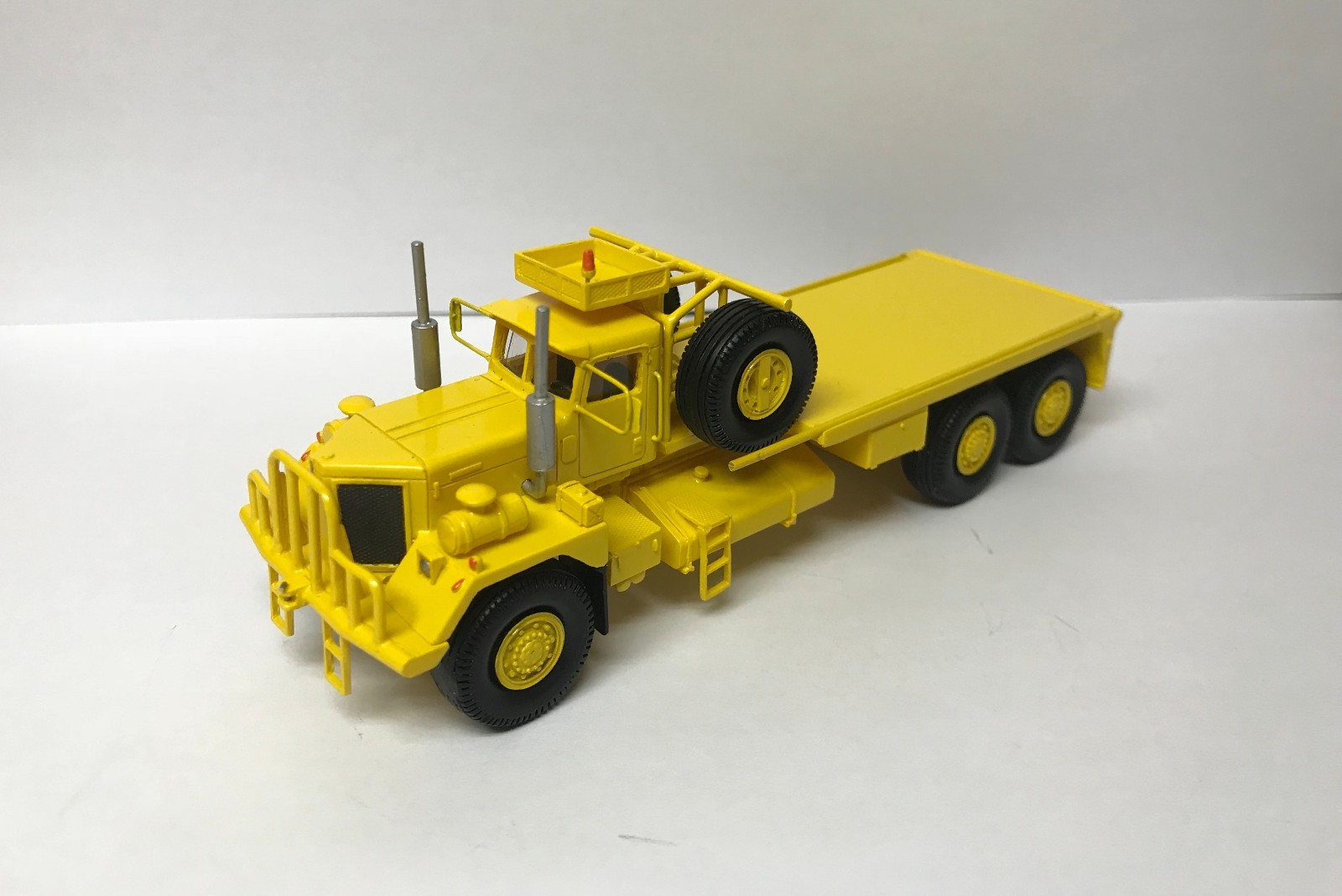 HO 1/87 Kenworth 953 Oilfield – Ready Made Resin Model – YELLOW