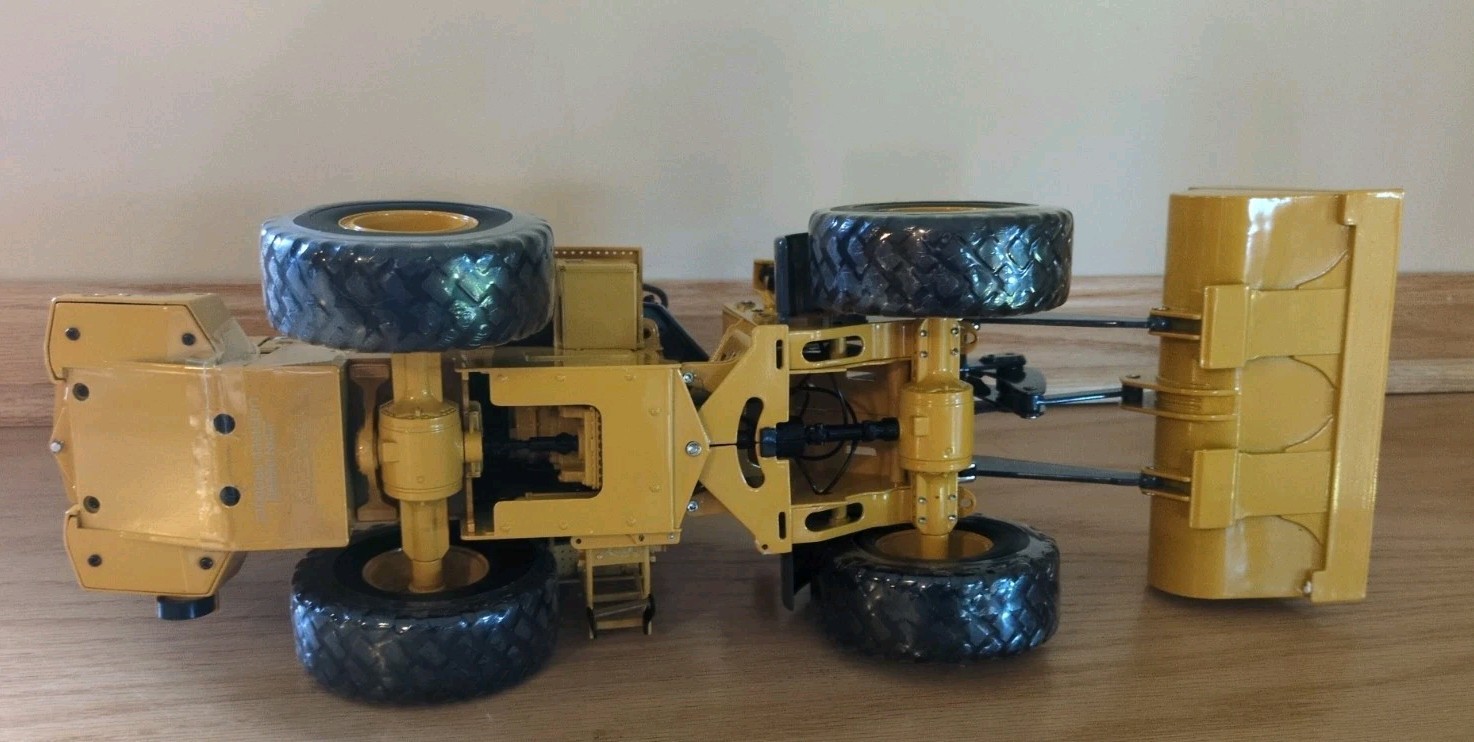 John Deere 544J Wheel Loader 1:16 Diecast Precision Construction Series
