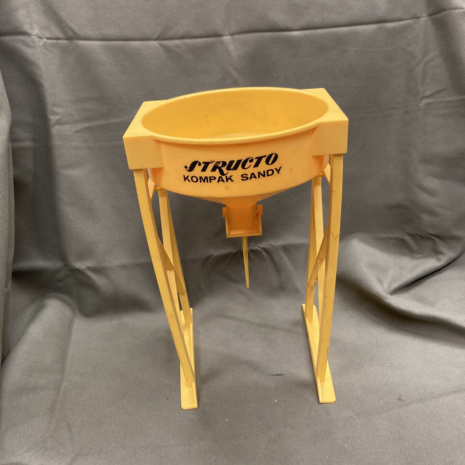 Vintage ( Incomplete ) Plastic Structo Kompak Sandy Sand Loader Tower Toy